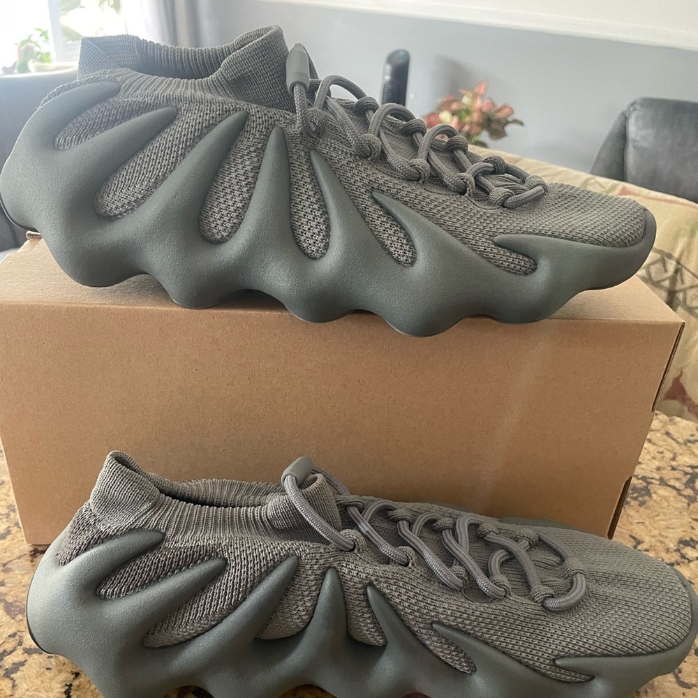 EUC Yeezy 450 Stone Marine size 11
